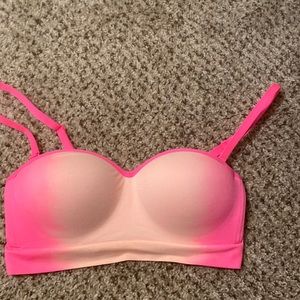 Never worn bra, size large. Straps are removable to make it a strapless bra